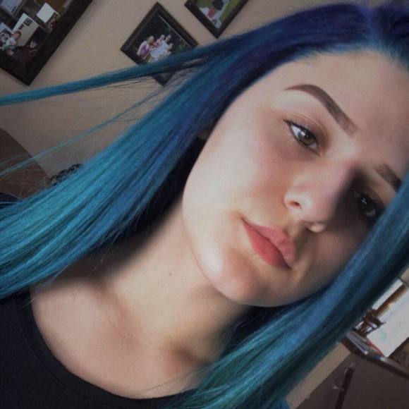 Meet your Posher, Kylie - Picture 1 of 1